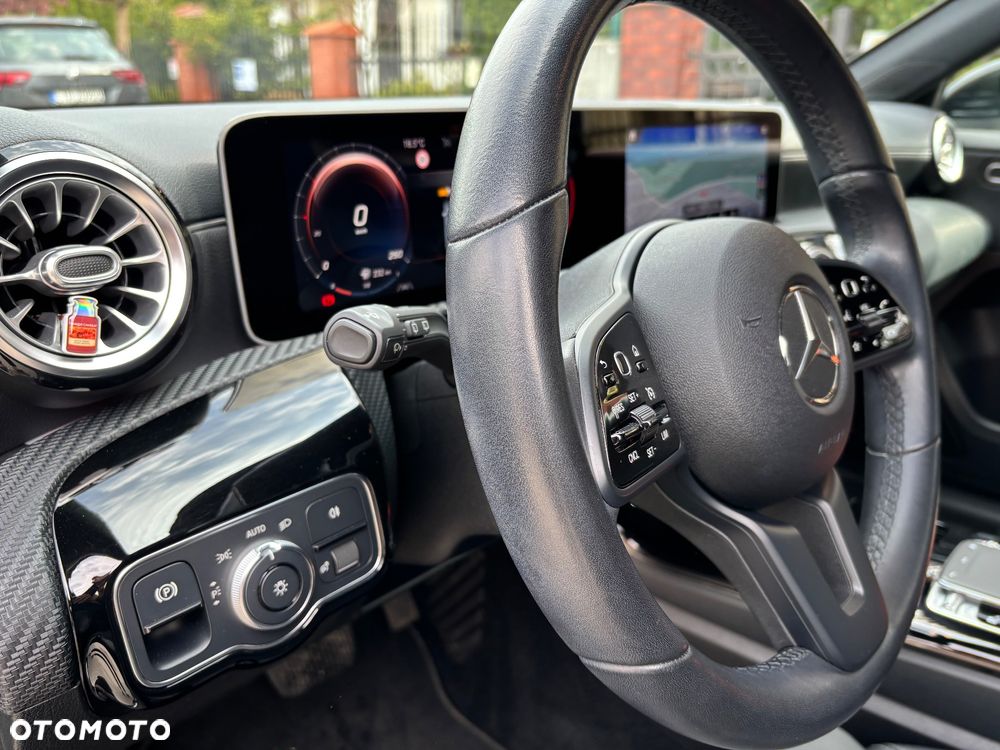 Mercedes-Benz Klasa A 180 Edition 1 7G-DCT - 22
