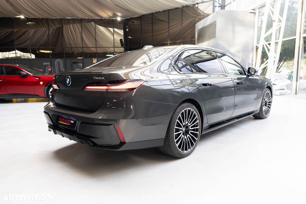 BMW Seria 7 - 11