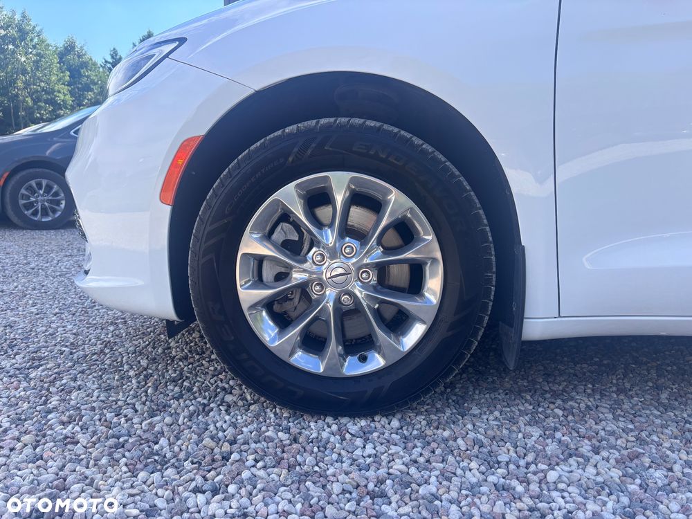Chrysler Pacifica - 7