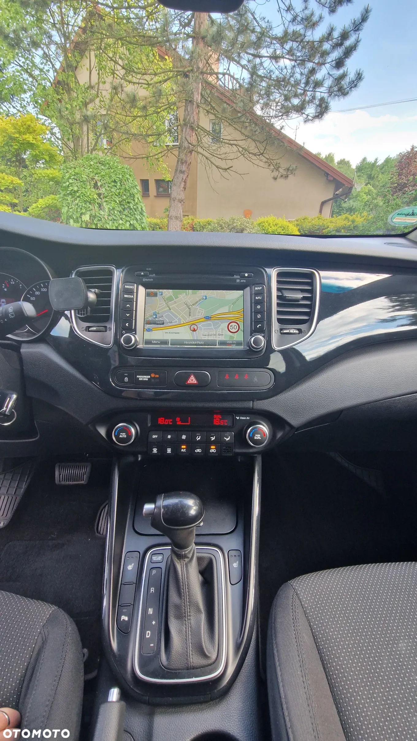 Kia Carens - 16