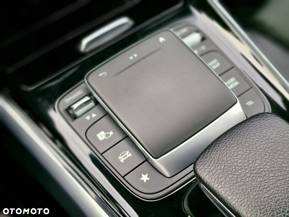 Mercedes-Benz GLB 200 4-Matic AMG Line 8G-DCT - 26
