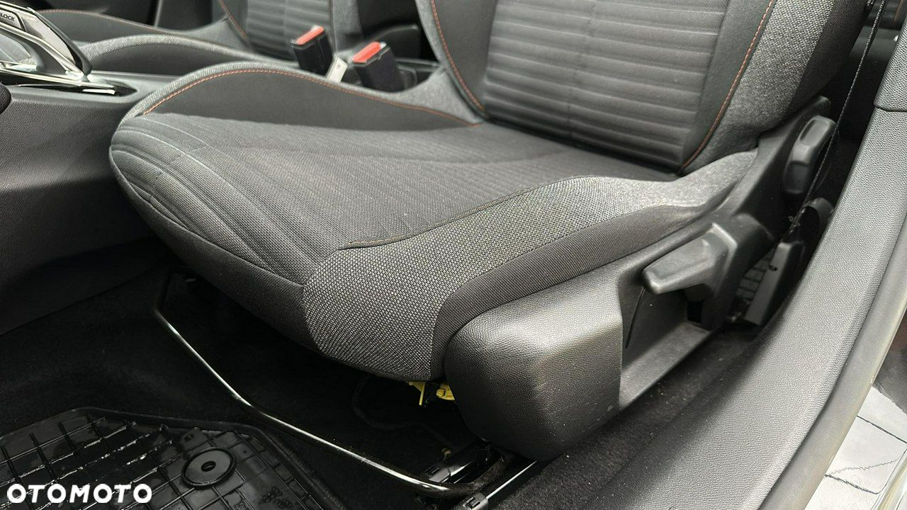 Peugeot 208 - 16