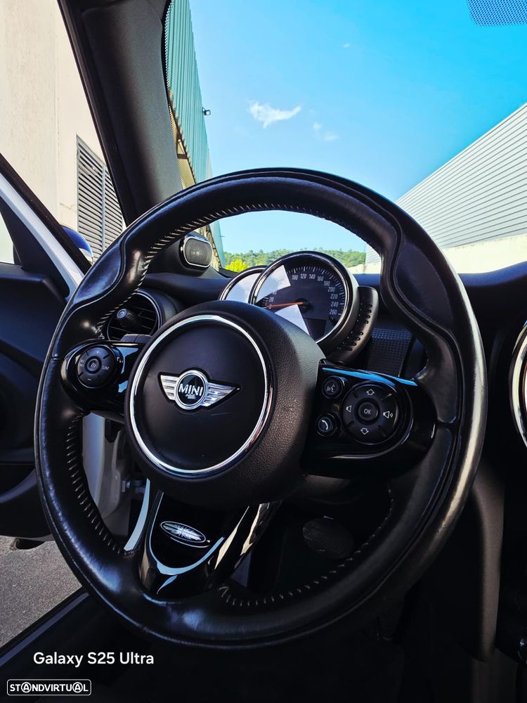 MINI 5 Portas Cooper D Auto - 14