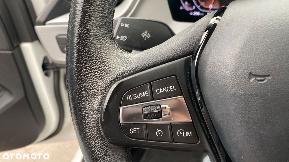 BMW Seria 1 118i Advantage - 23