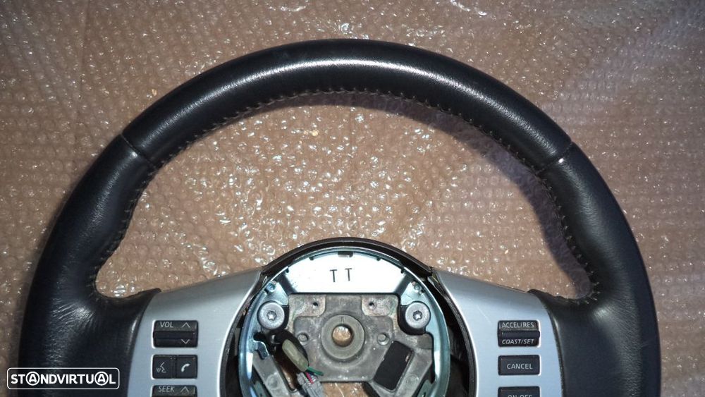 Volante NISSAN 350 ZR com comandos em bom estado - 2