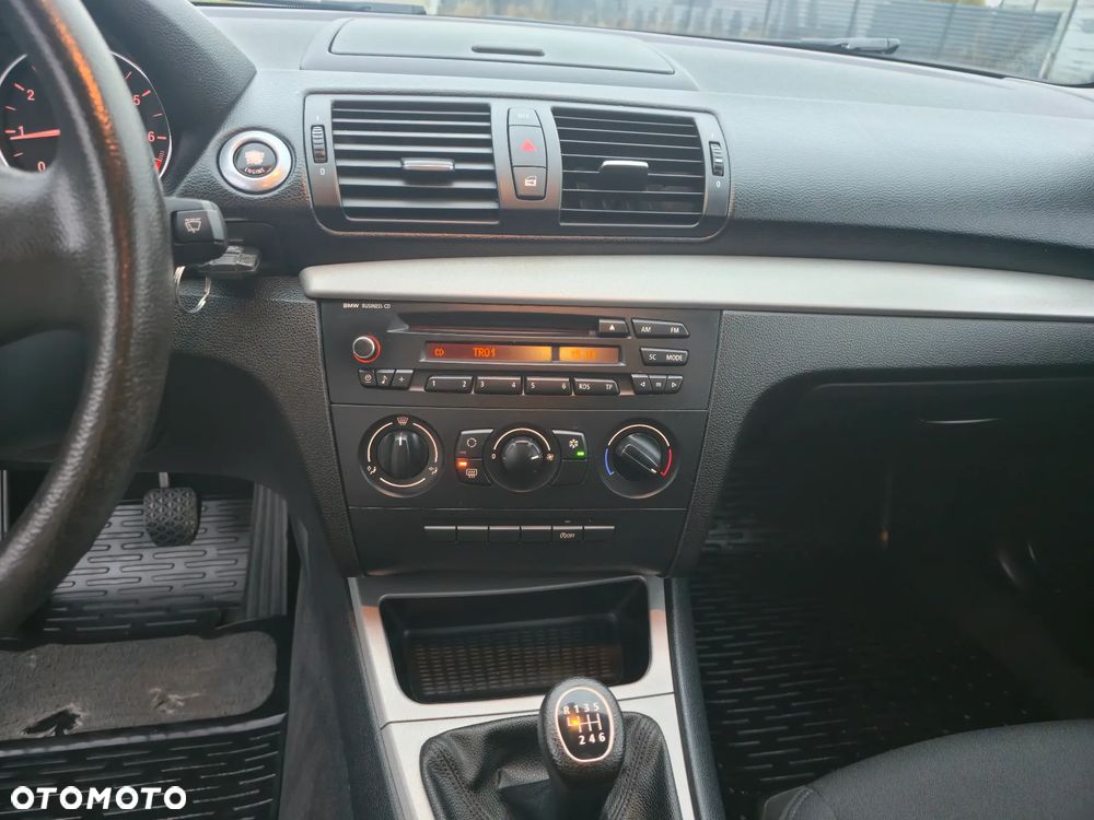 BMW Seria 1 118i Edition Sport - 31