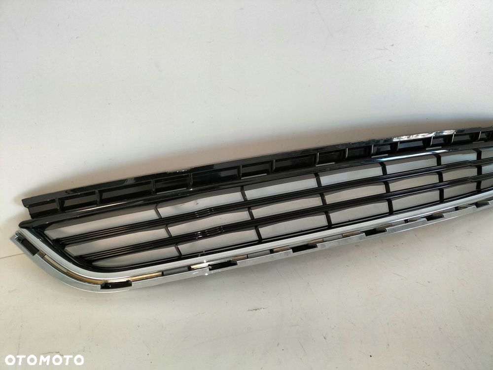 atrapa kratka zderzaka przód środkowa ford fiesta mk7 lift 13-17 st - 2