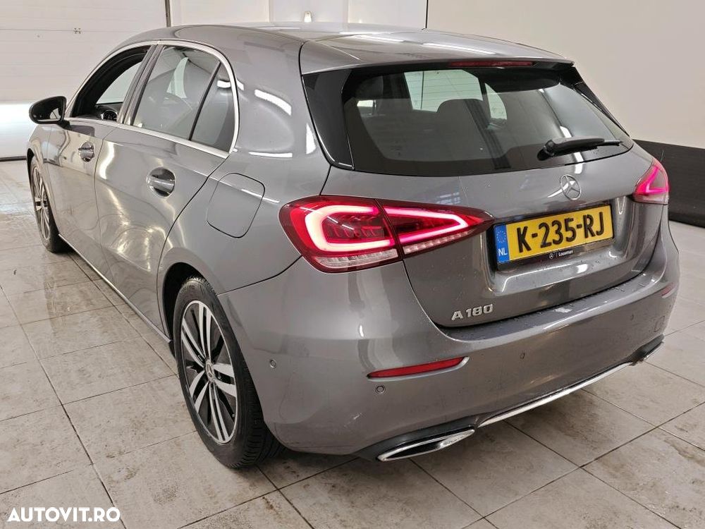 Mercedes-Benz A 180 7G-DCT Special Edition - 3