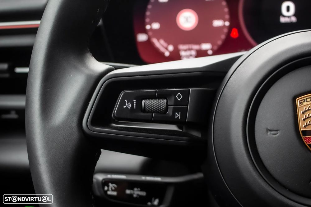 Porsche Macan Electric 4 - 15