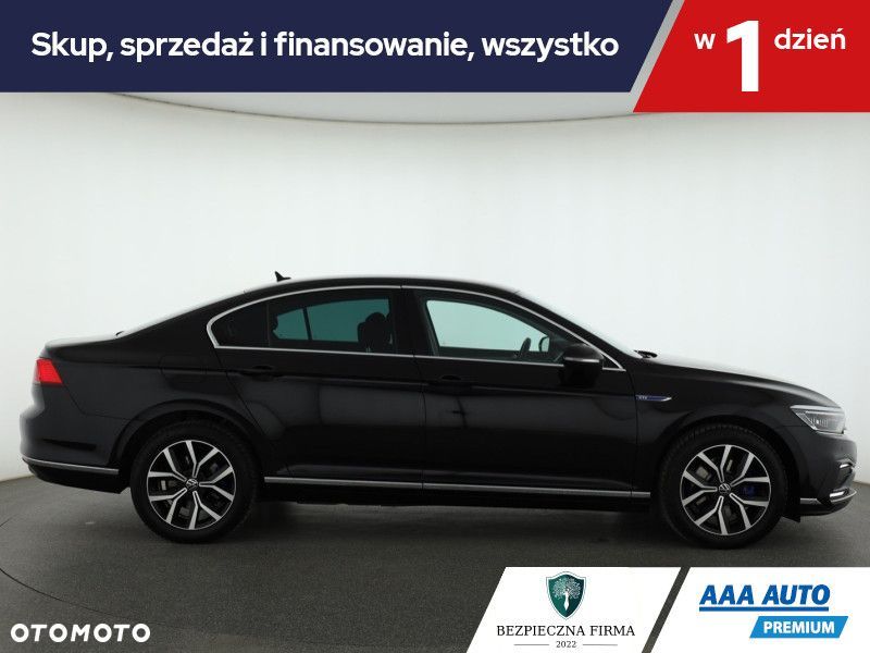 Volkswagen Passat - 8