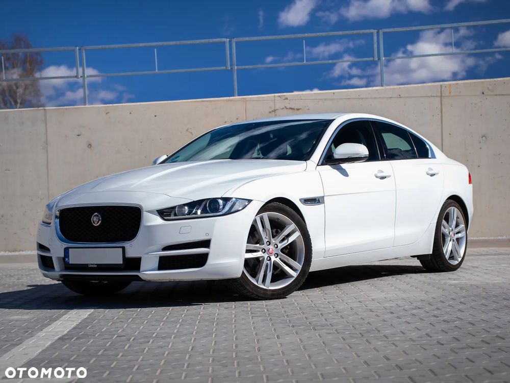 Jaguar XE - 1