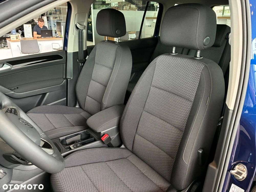 Volkswagen Touran - 4