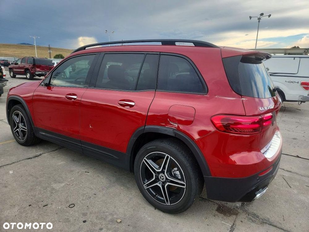 Mercedes-Benz GLB - 8