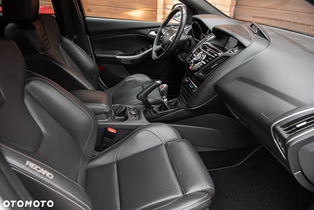 Ford Focus 2.0 EcoBoost ST - 33