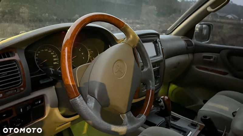 Toyota Land Cruiser - 7