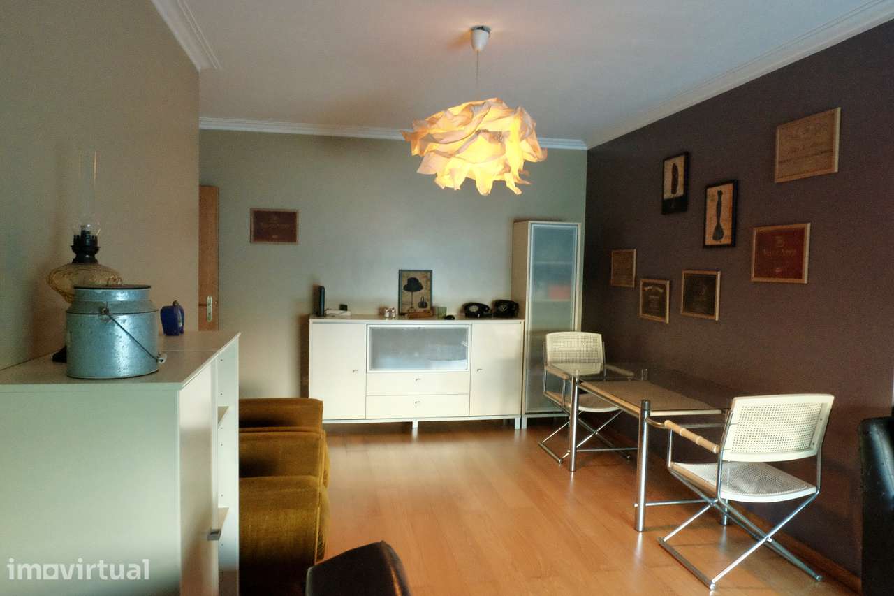 Apartamento T2 com terraço, jardim e elevador