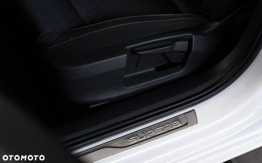 Skoda Superb 2.0 TDI SCR Ambition DSG - 28