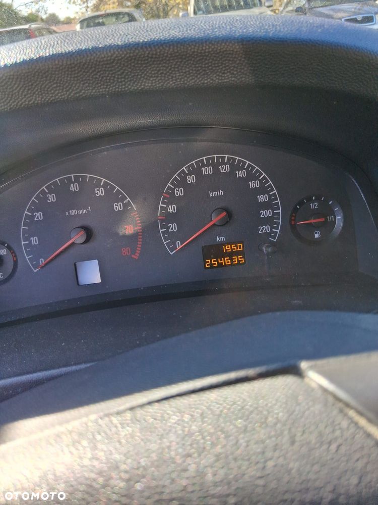 Opel Vectra 1.8 Club - 4