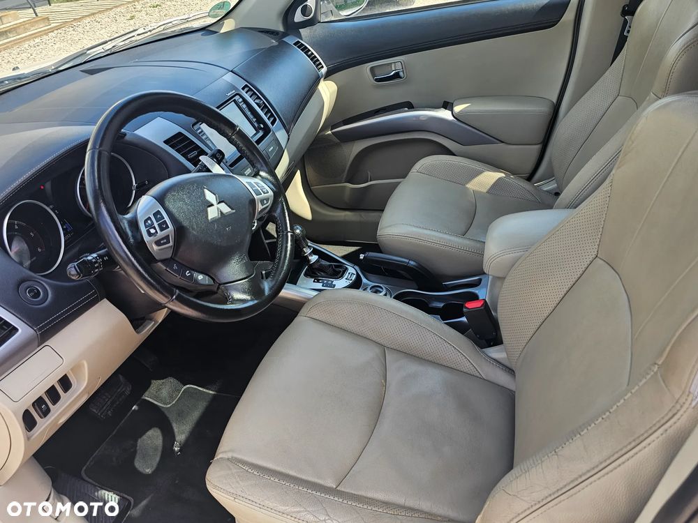 Mitsubishi Outlander - 8