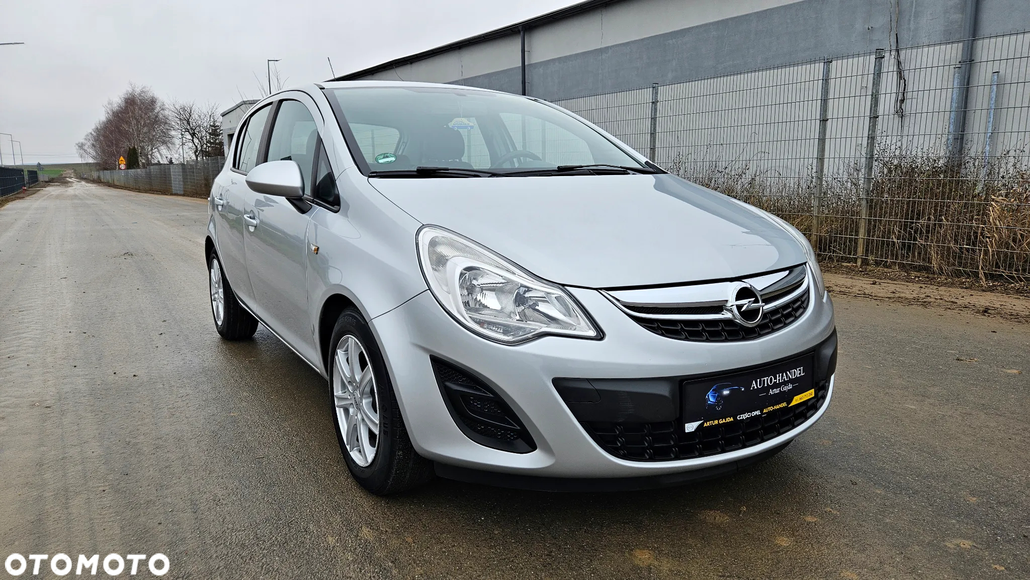 Opel Corsa 1.4 16V Color Edition - 12