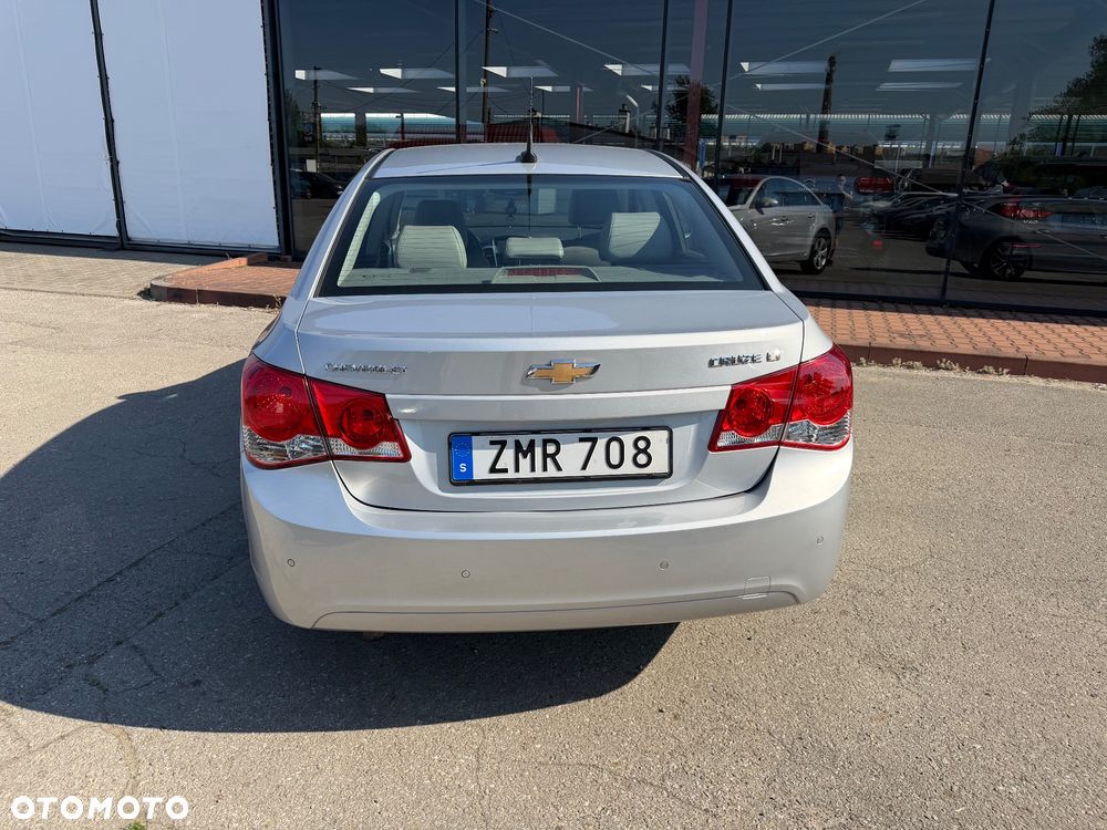 Chevrolet Cruze 1.8 LT+ - 9