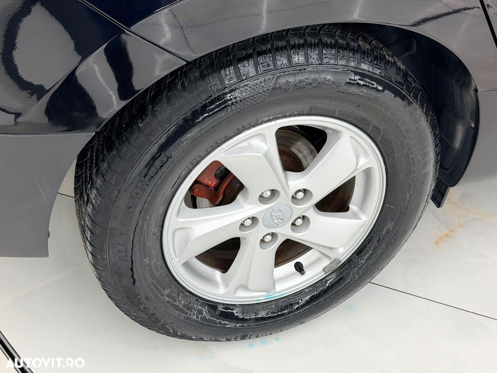 Hyundai ix35 1.7 CRDI 2WD blue Finale Silver - 11