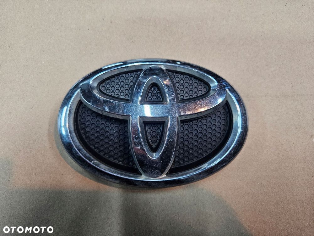 toyota avensis t25 06-08 znaczek logo - 1