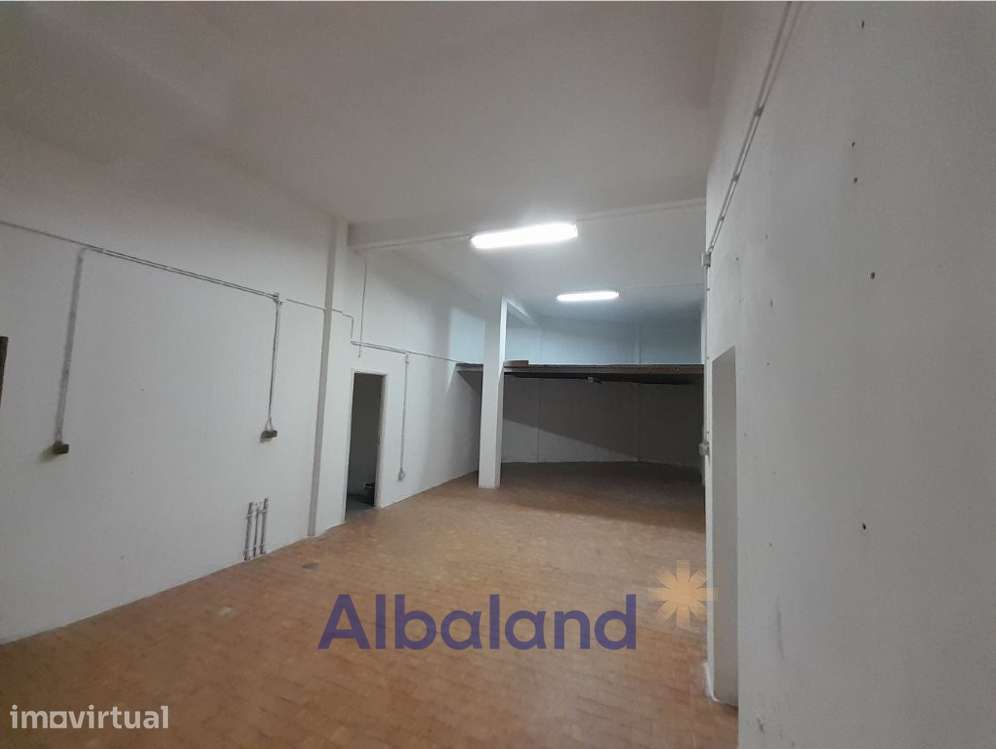 Arrumos – Centro da cidade (junto ao campo da feira) - Grande imagem: 2/7