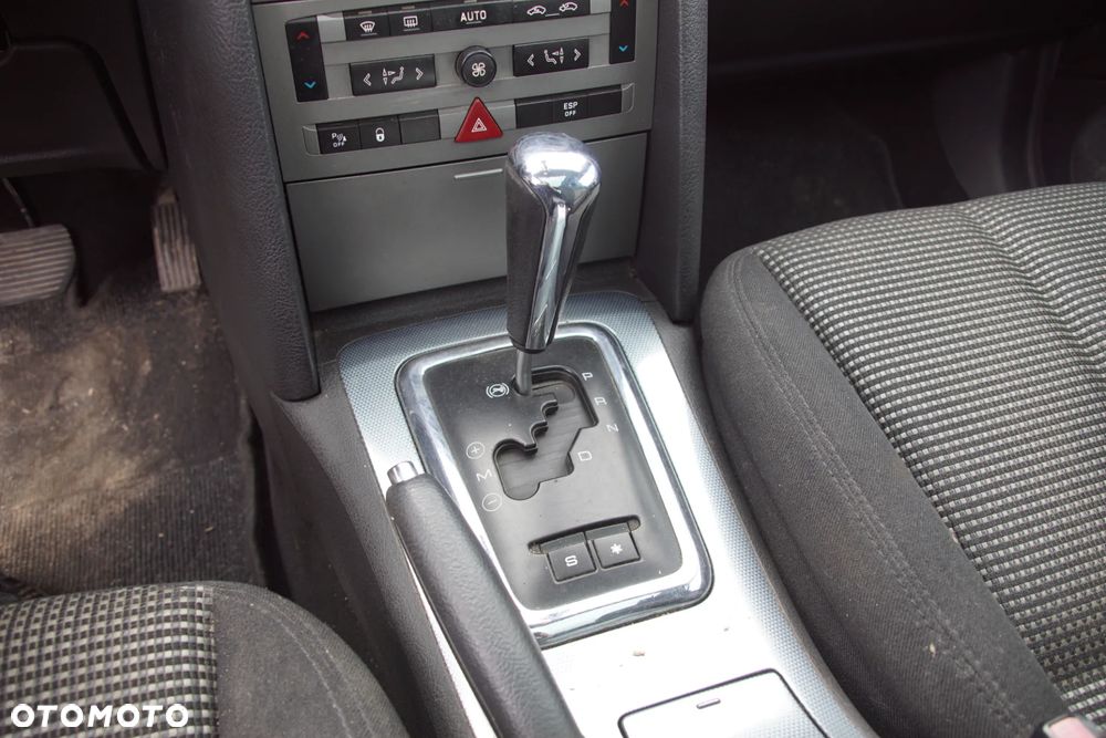 Auto na części - Peugeot 407 SW 2.0 HDI 136 KM RHR 4HP20 EZW 2005R Silnik Skrzynia Drzwi Maska Błotnik Klapa Zderzak Lampa Lusterko Klamka Szyba Panorama Deska Kokpit Sterownik Moduł Czujnik Licznik Wyświetlacz Panel Kierownica - 13