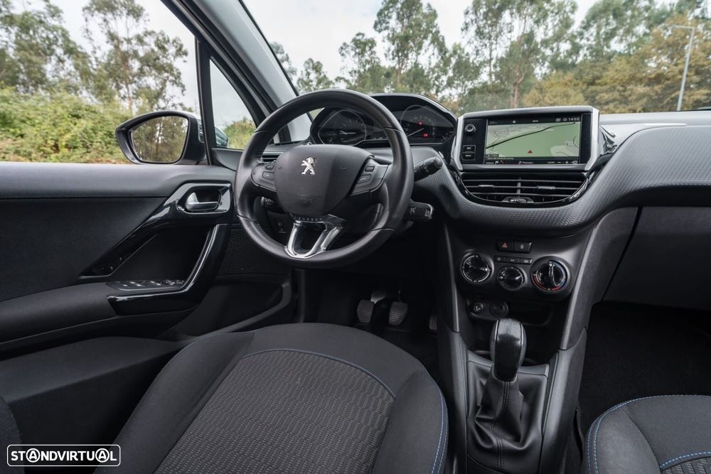 Peugeot 208 1.2 PureTech Signature - 41