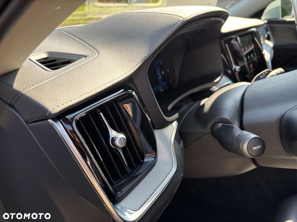 Volvo V60 Cross Country B4 D AWD Ultimate - 37