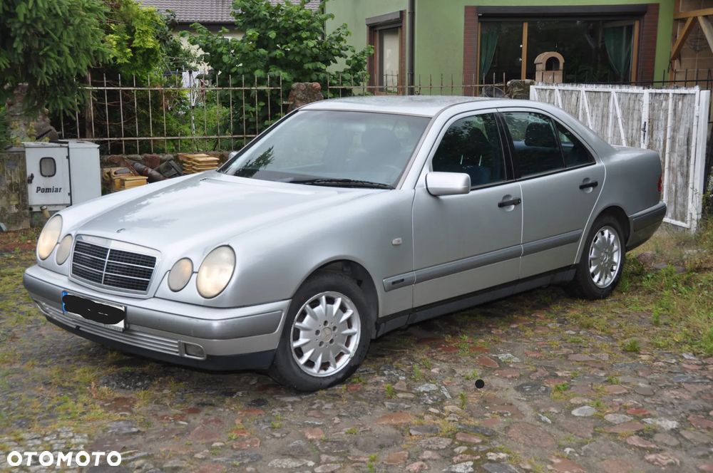 Mercedes-Benz Klasa E - 9