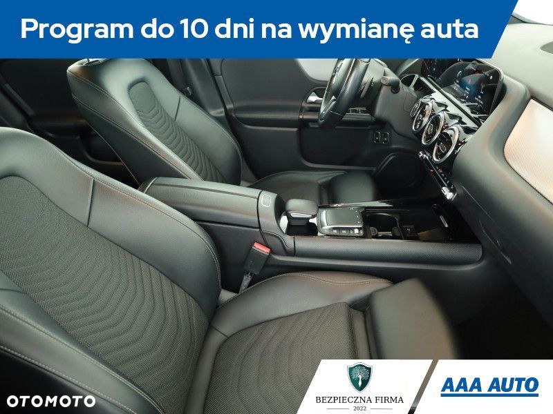 Mercedes-Benz GLA - 8