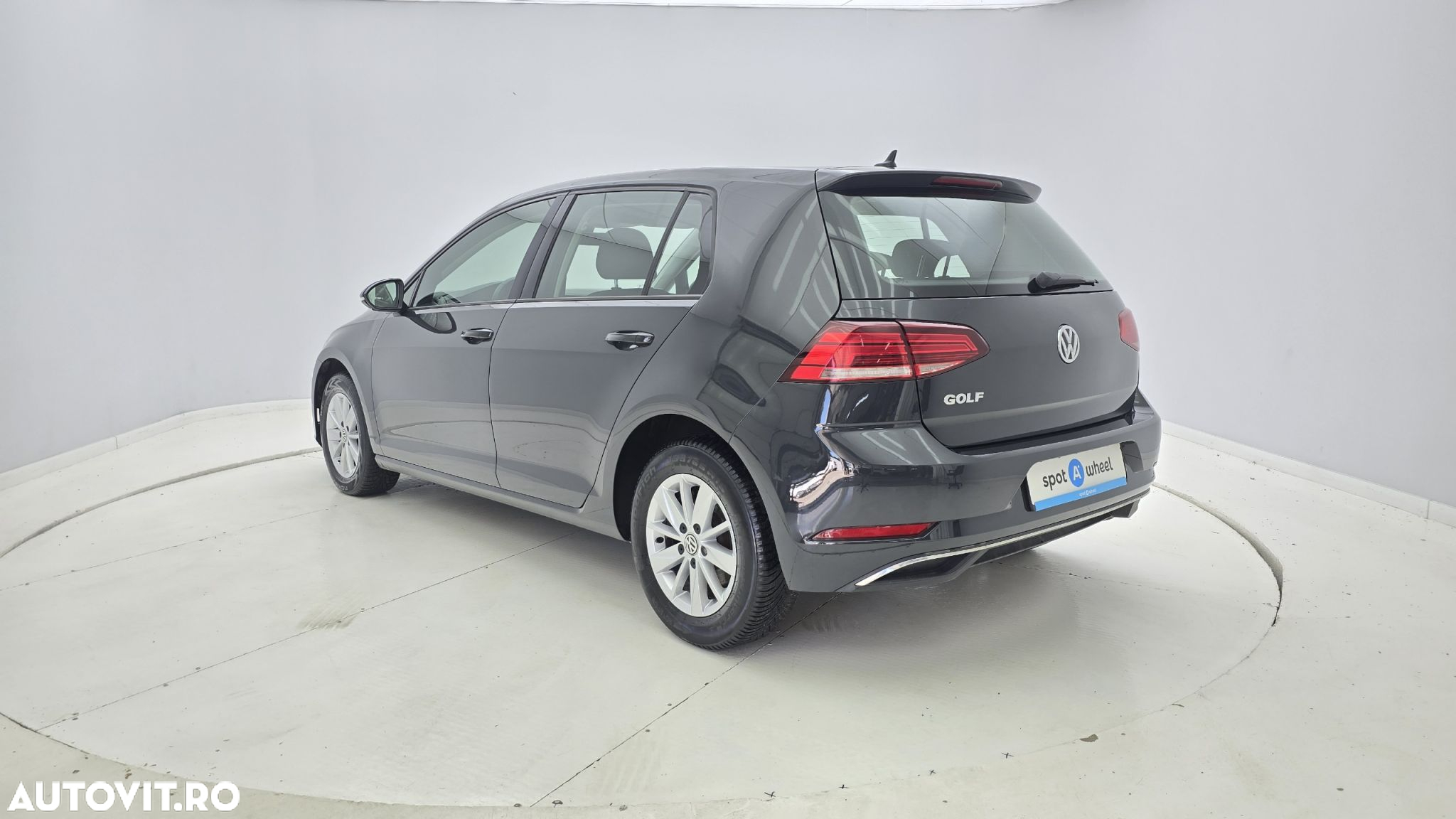 Volkswagen Golf 1.6 TDI Comfortline - 8
