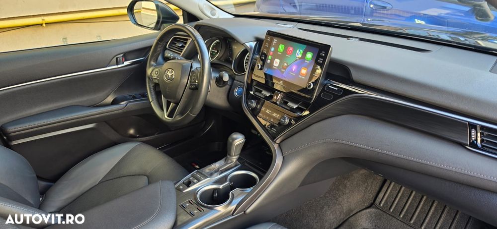 Toyota Camry Luxury - 5