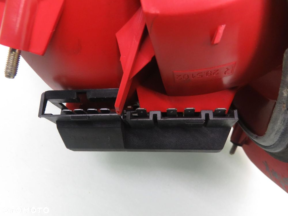 LAMPA PRAWA TYLNA AUDI 80 B4 R295102 29632202 - 5