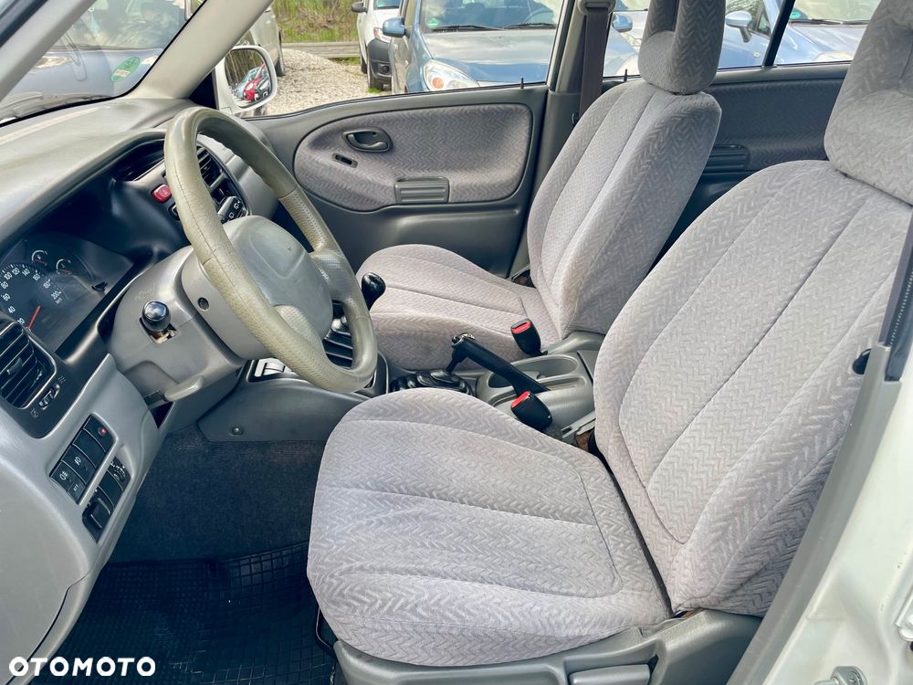 Suzuki Grand Vitara 2.0 Club - 27