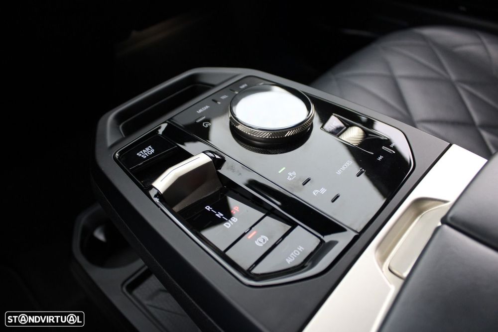BMW iX xDrive 40 Pack Desportivo - 27