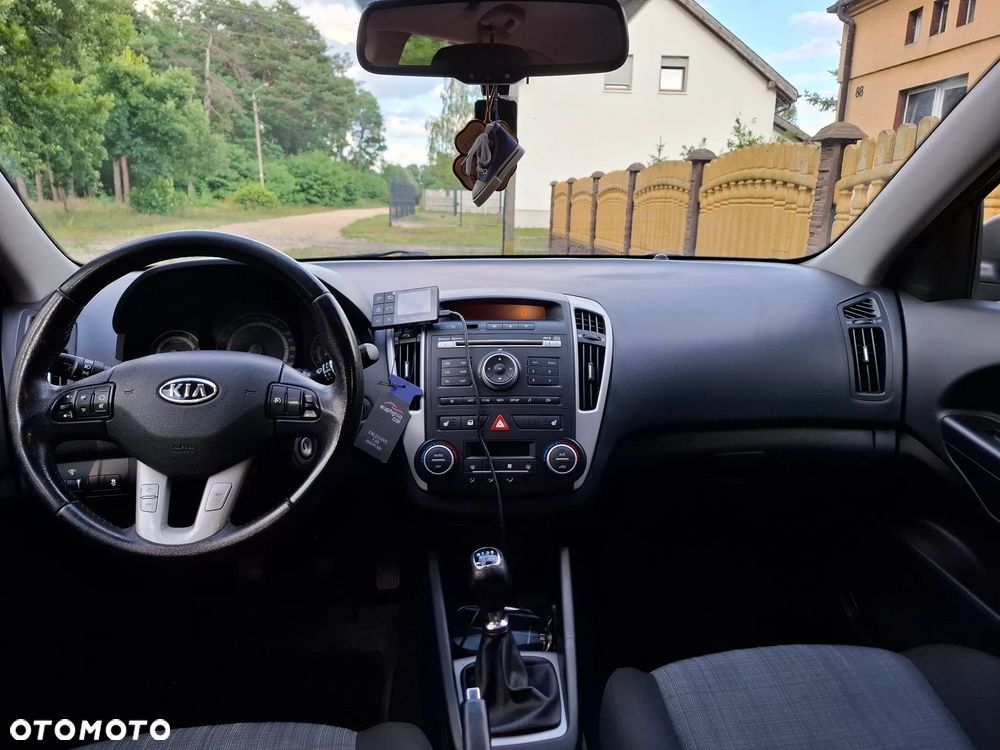Kia Ceed - 10