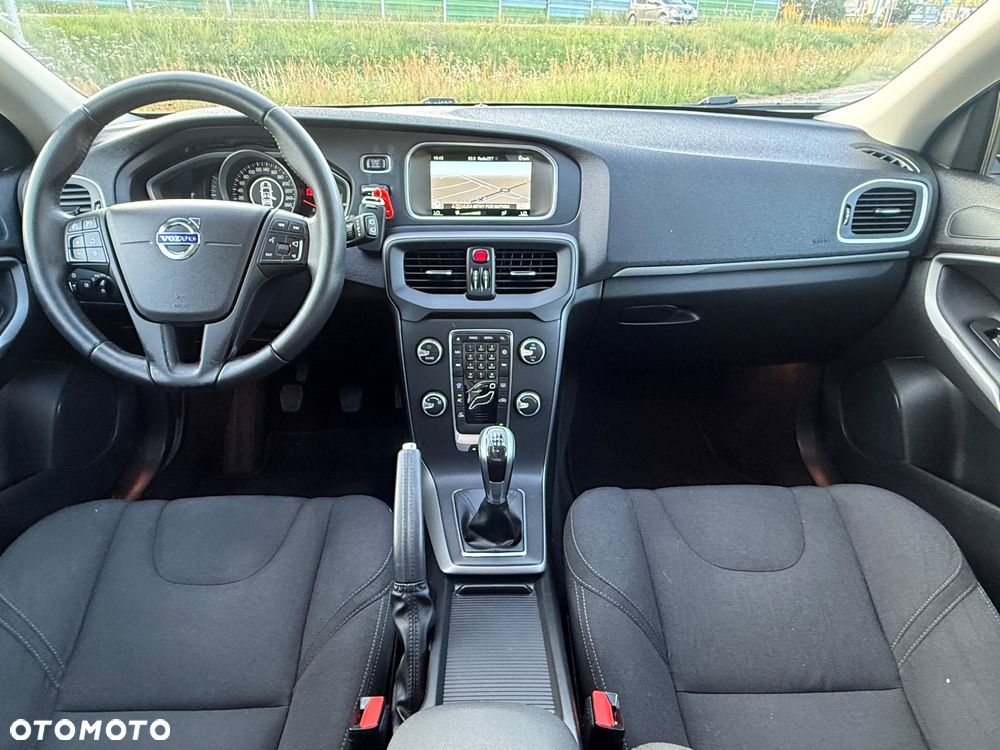 Volvo V40 - 24