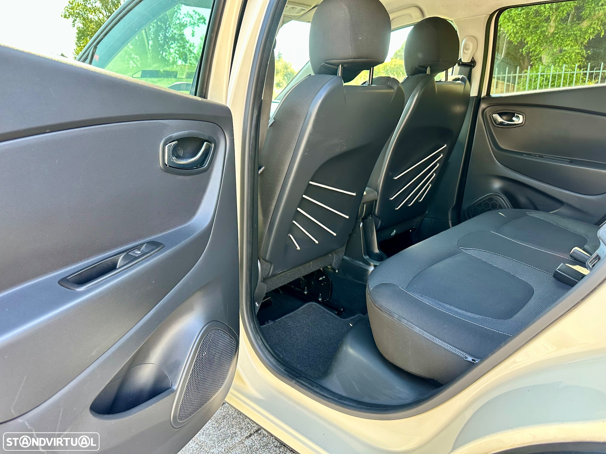 Renault Captur 0.9 TCE Exclusive - 23