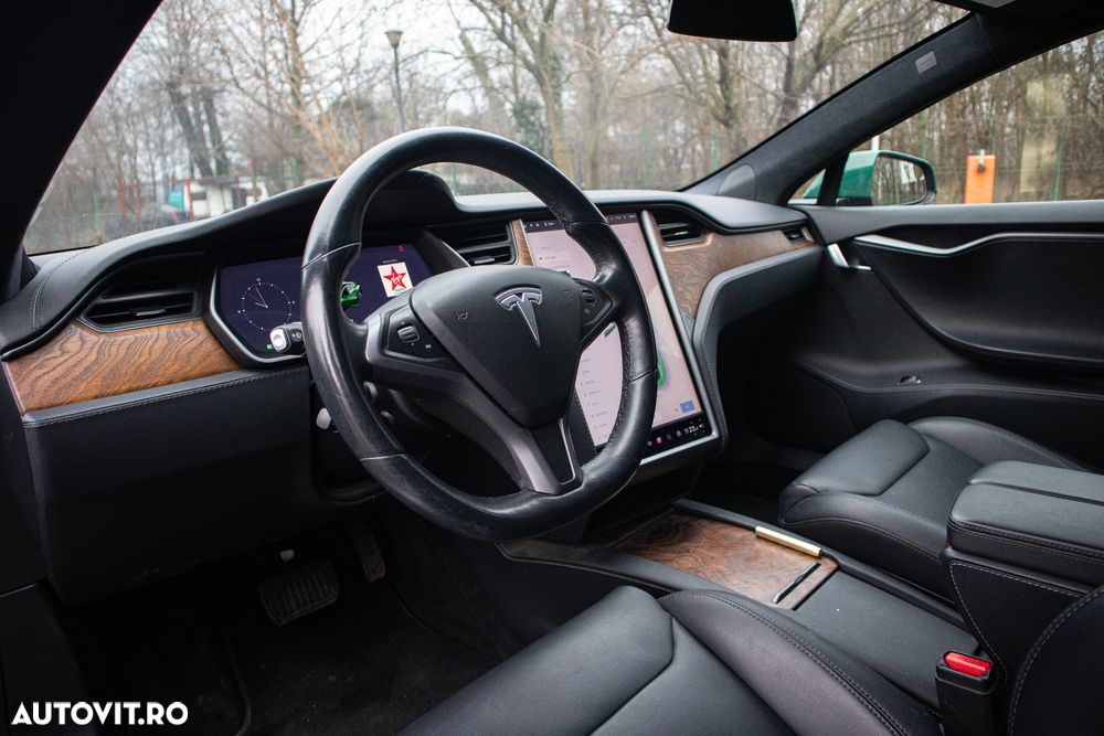 Tesla Model S - 4
