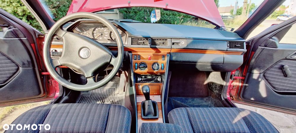 Mercedes-Benz W124 (1984-1993) - 11