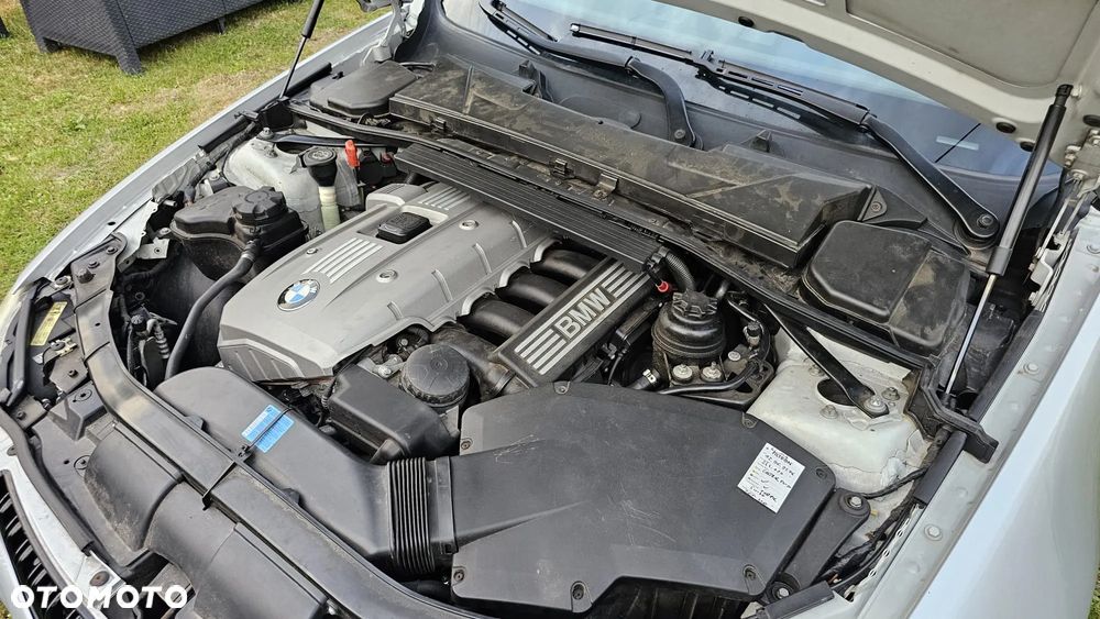 BMW Seria 3 325i - 16
