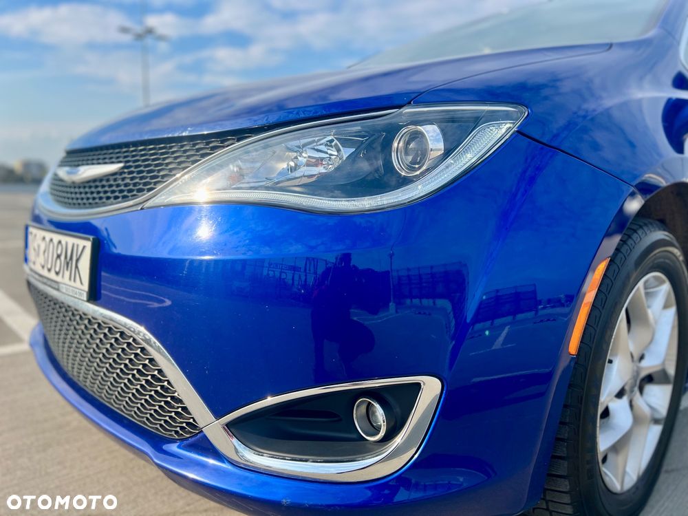 Chrysler Pacifica - 9