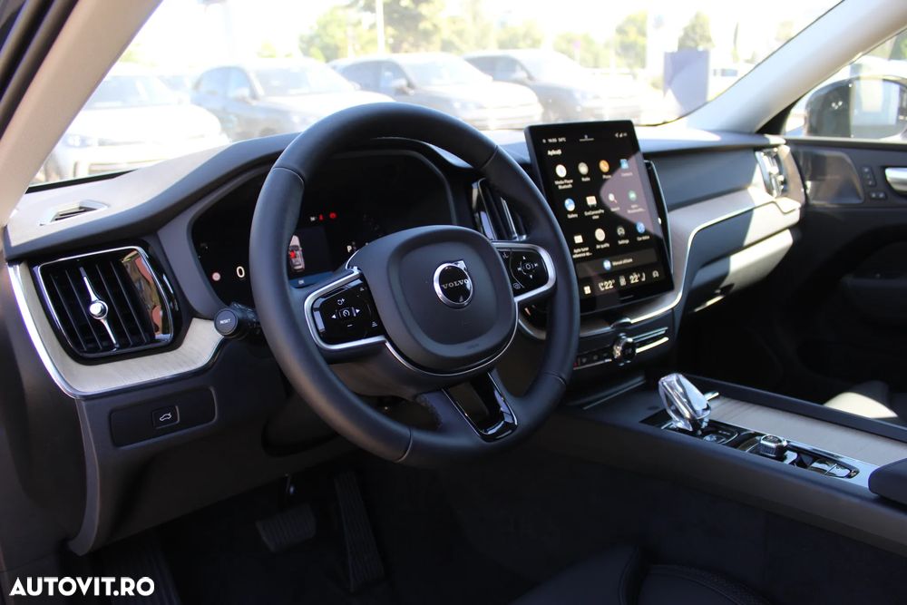 Volvo XC 60 B5 AT AWD MHEV Plus Dark - 10