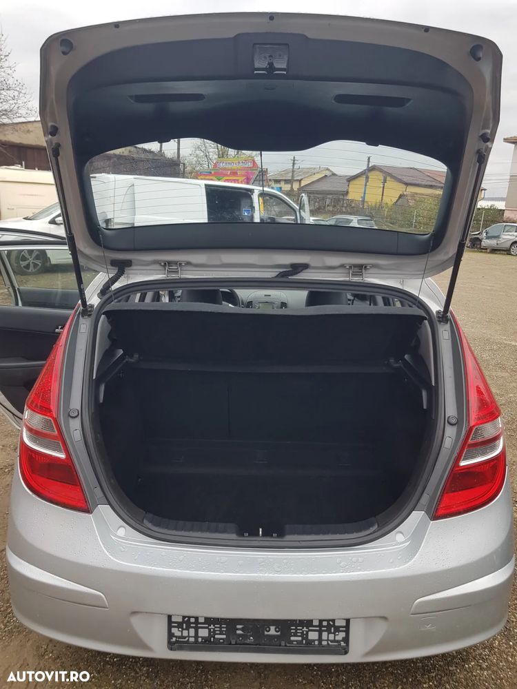 Hyundai i30 1.6 CRDI blue Comfort - 14