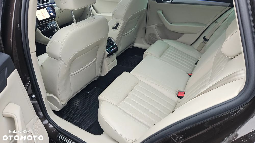 Skoda Superb 2.0 TDI DSG Premium Edition - 19