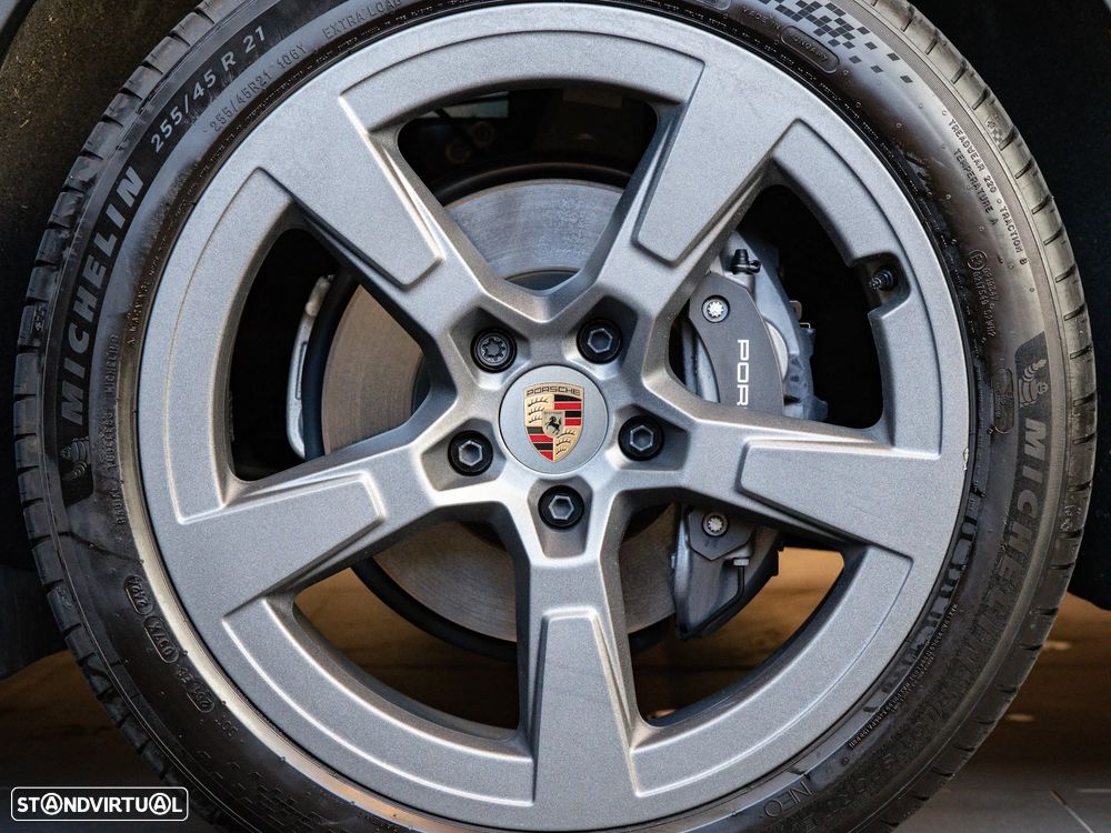 Porsche Macan Electric 4 - 16
