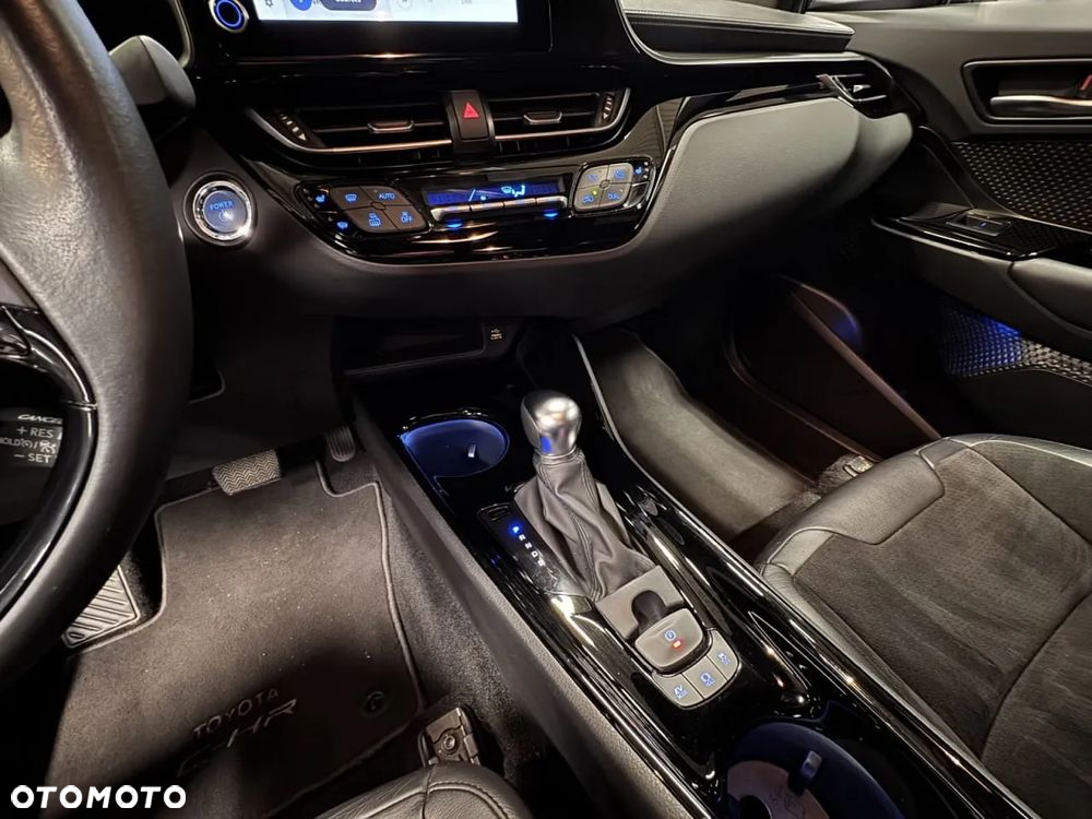 Toyota C-HR Hybrid Lounge - 26